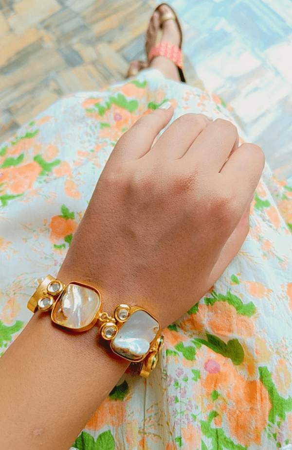 Eyecatching Ethnic Kundan Multistone Lightweight Adjustable Bracelet