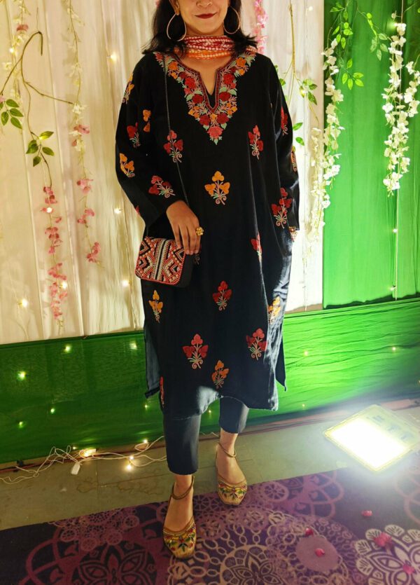 Trendsetting Black Multicolor Kashmiri Phiran With Denims